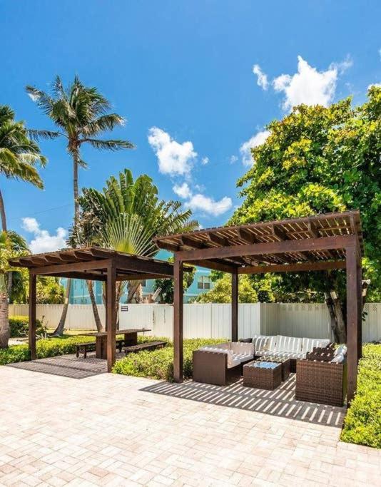 Beach Living At Island Pine Villas George Town Exterior photo