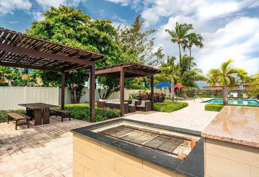 Beach Living At Island Pine Villas George Town Exterior photo
